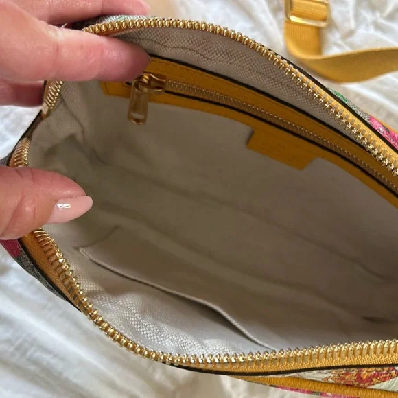 Gucci Bloom Belt Bag - Picture 6 of 9